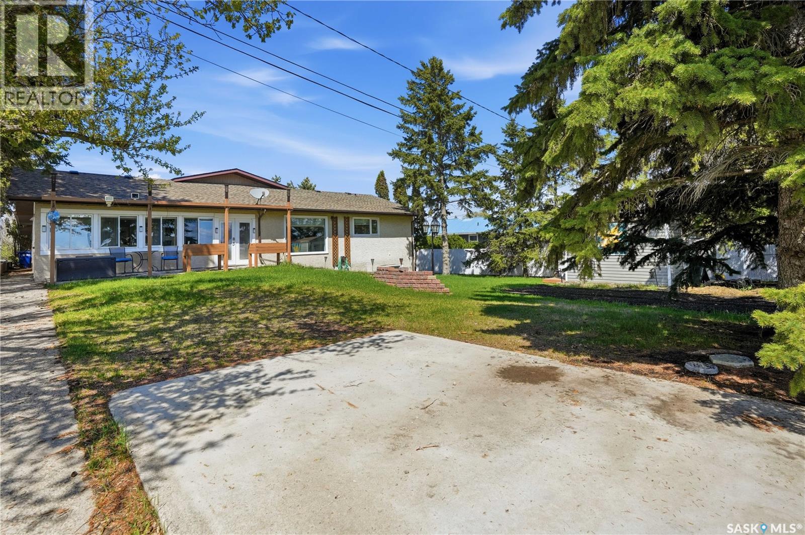 303 Currie CRESCENT — photo 49