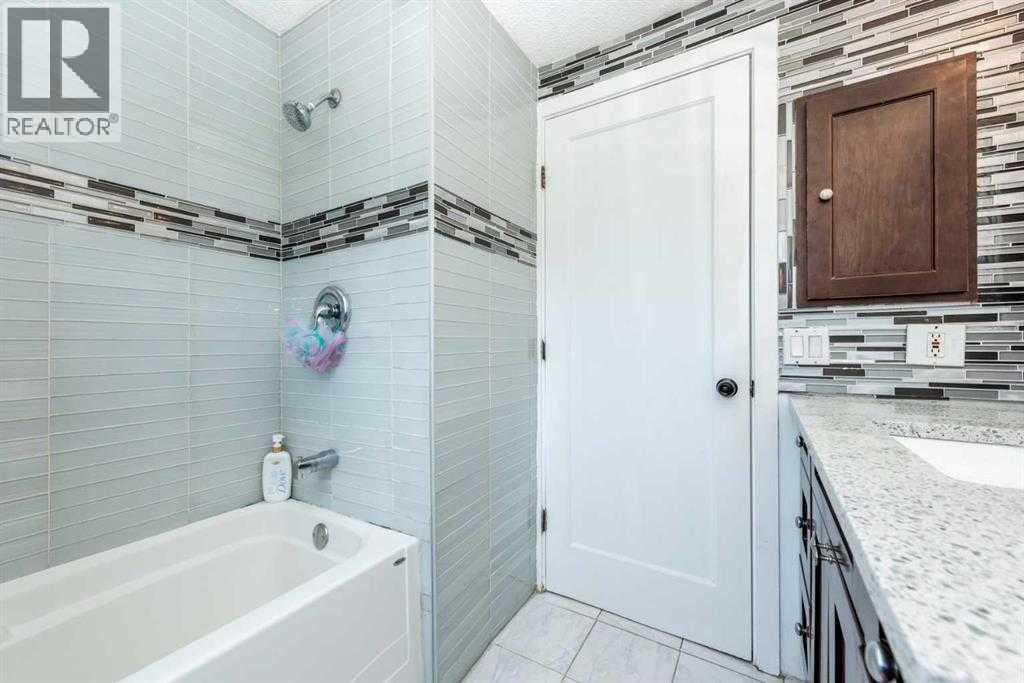 23 Falsby Place NE - 25