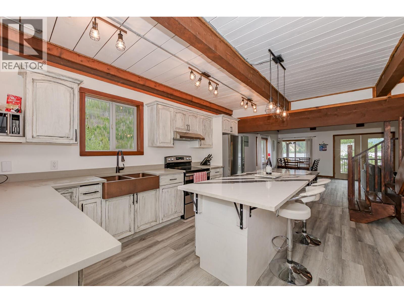 8323 Trans Canada Highway, Revelstoke
