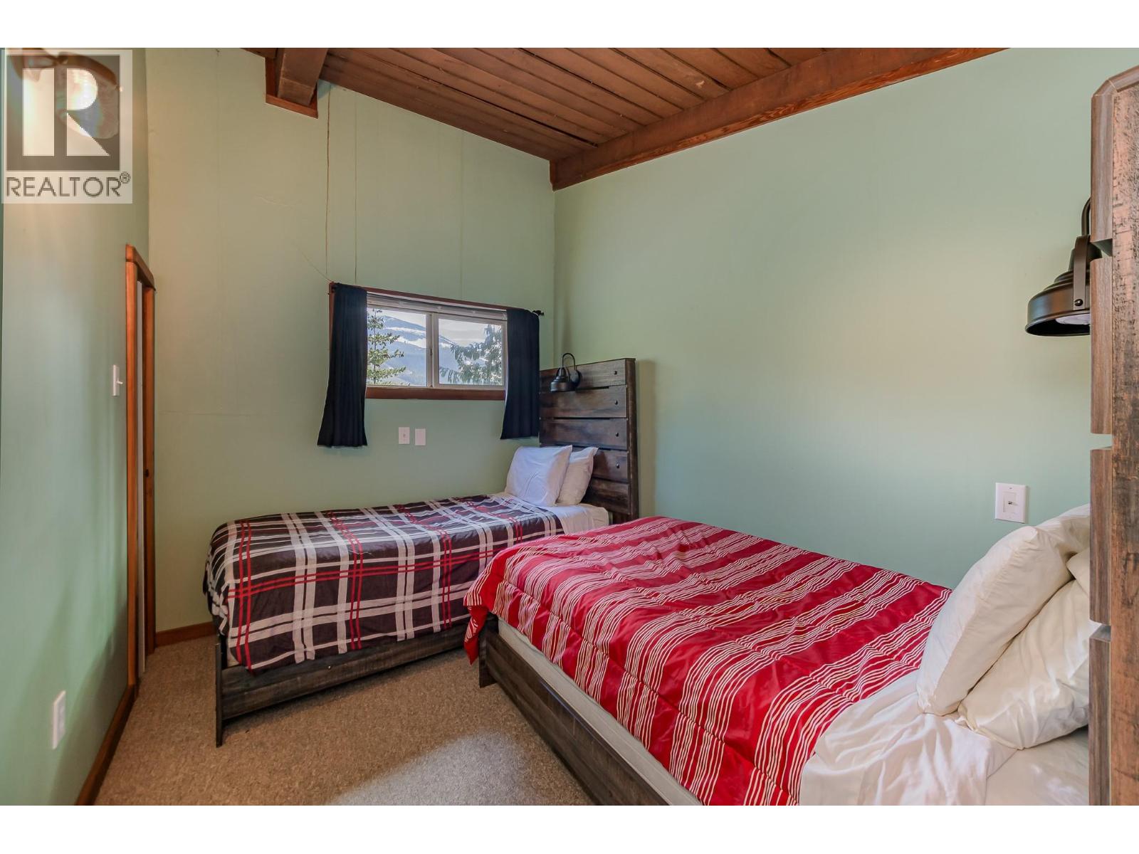 8323 Trans Canada Highway, Revelstoke