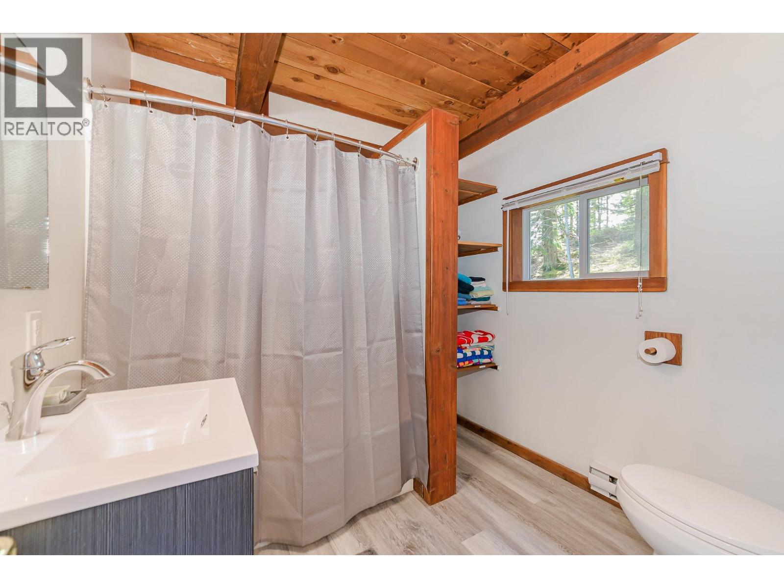 8323 Trans Canada Highway, Revelstoke
