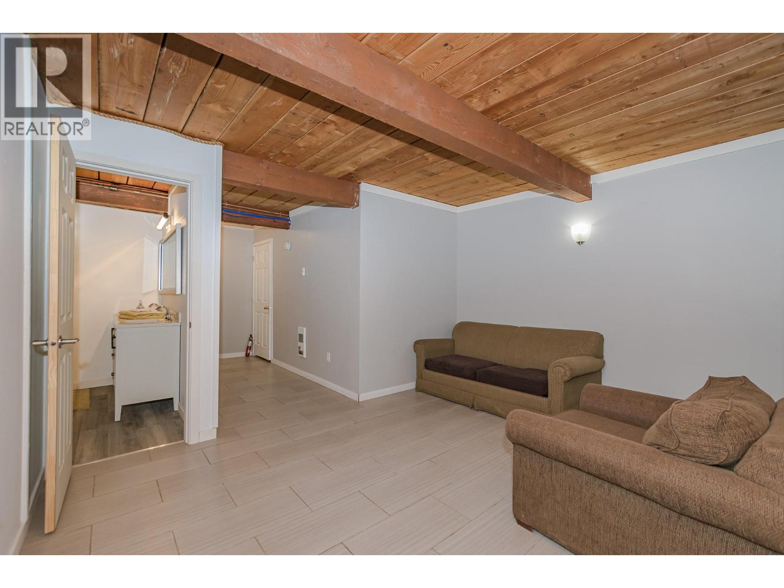8323 Trans Canada Highway, Revelstoke