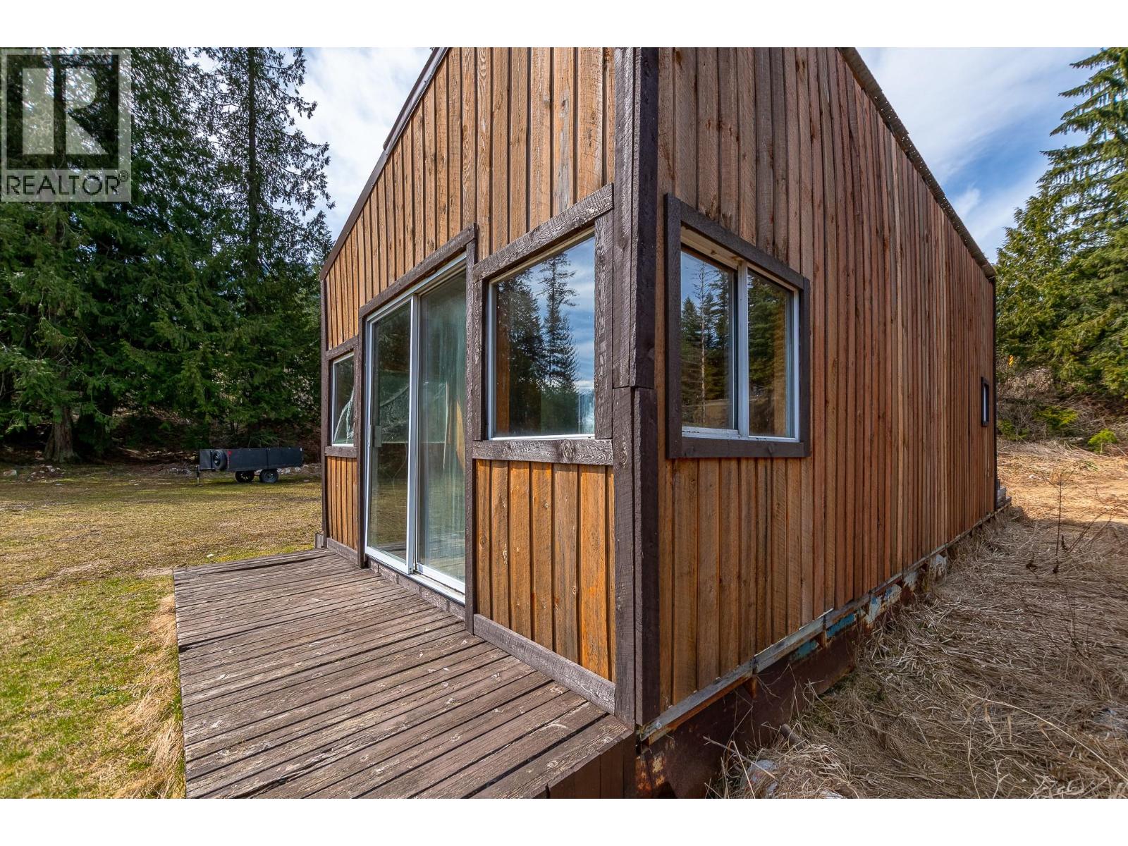 8323 Trans Canada Highway, Revelstoke
