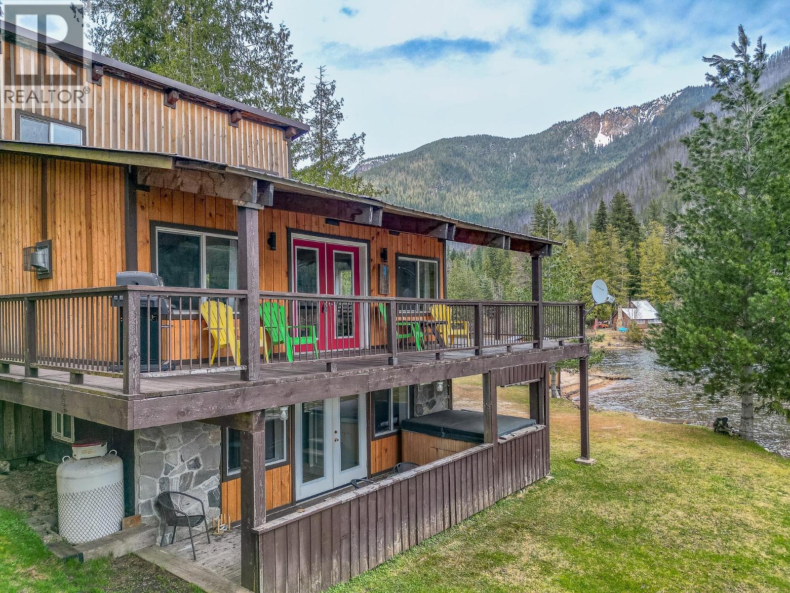 8323 Trans Canada Highway, Revelstoke