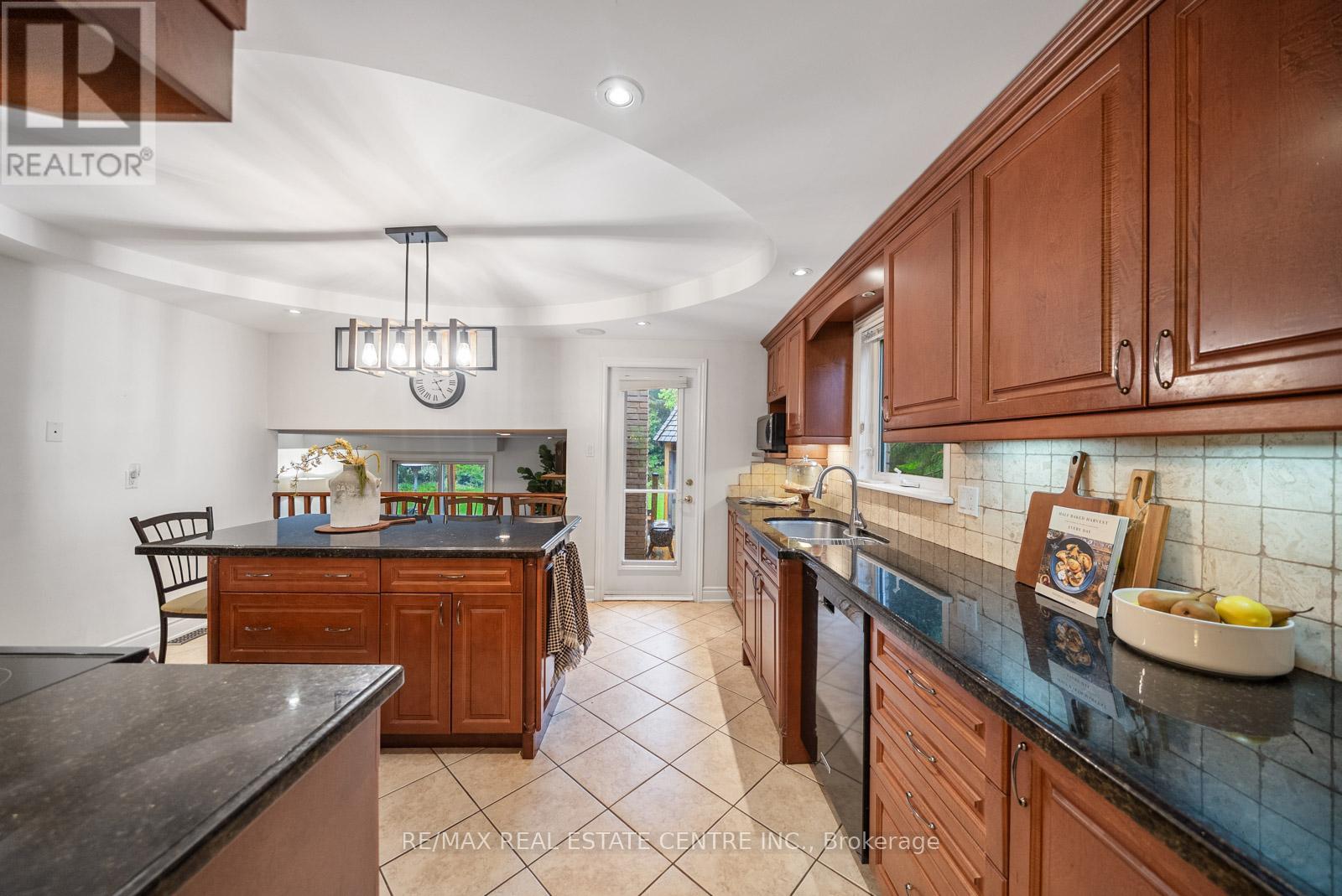 1684 VAUGHAN DRIVE - 14
