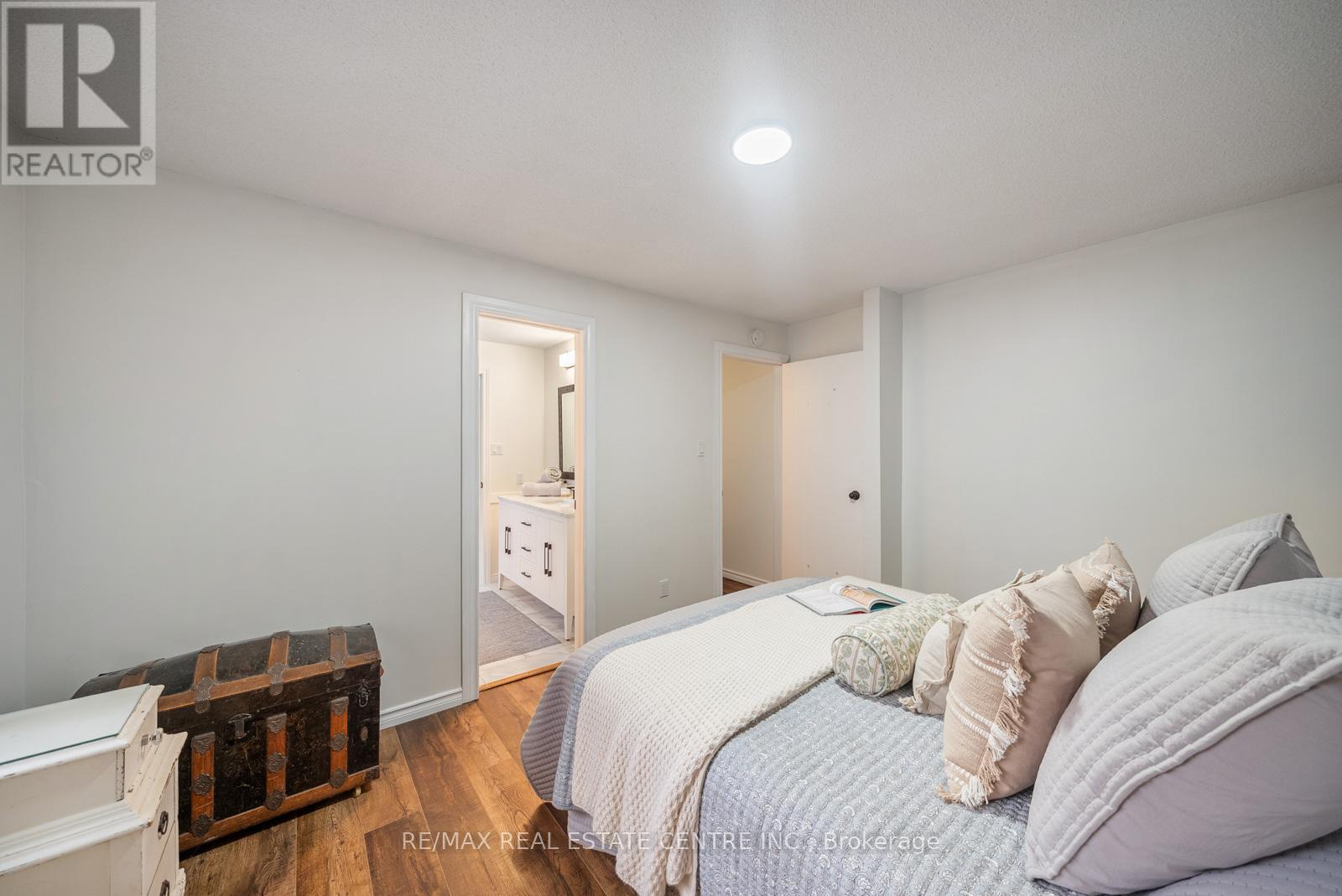 1684 VAUGHAN DRIVE - 28