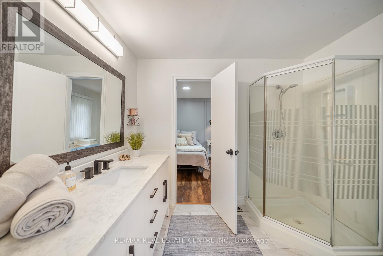 1684 VAUGHAN DRIVE - 29