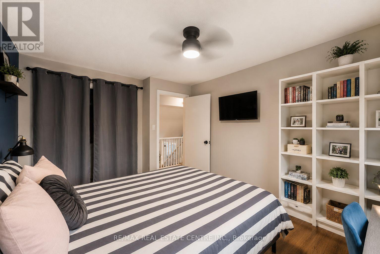 1684 VAUGHAN DRIVE - 35