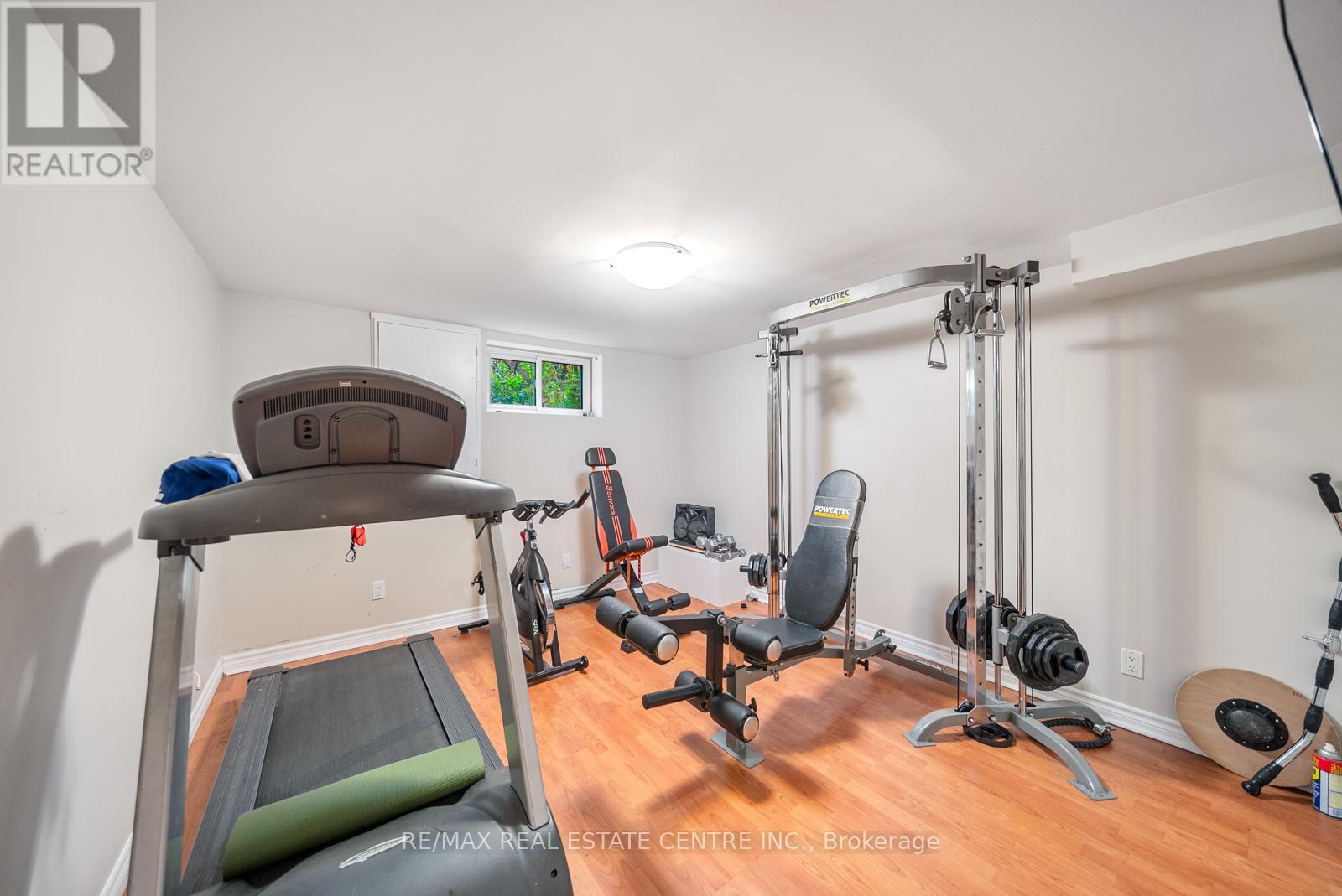 1684 VAUGHAN DRIVE - 42