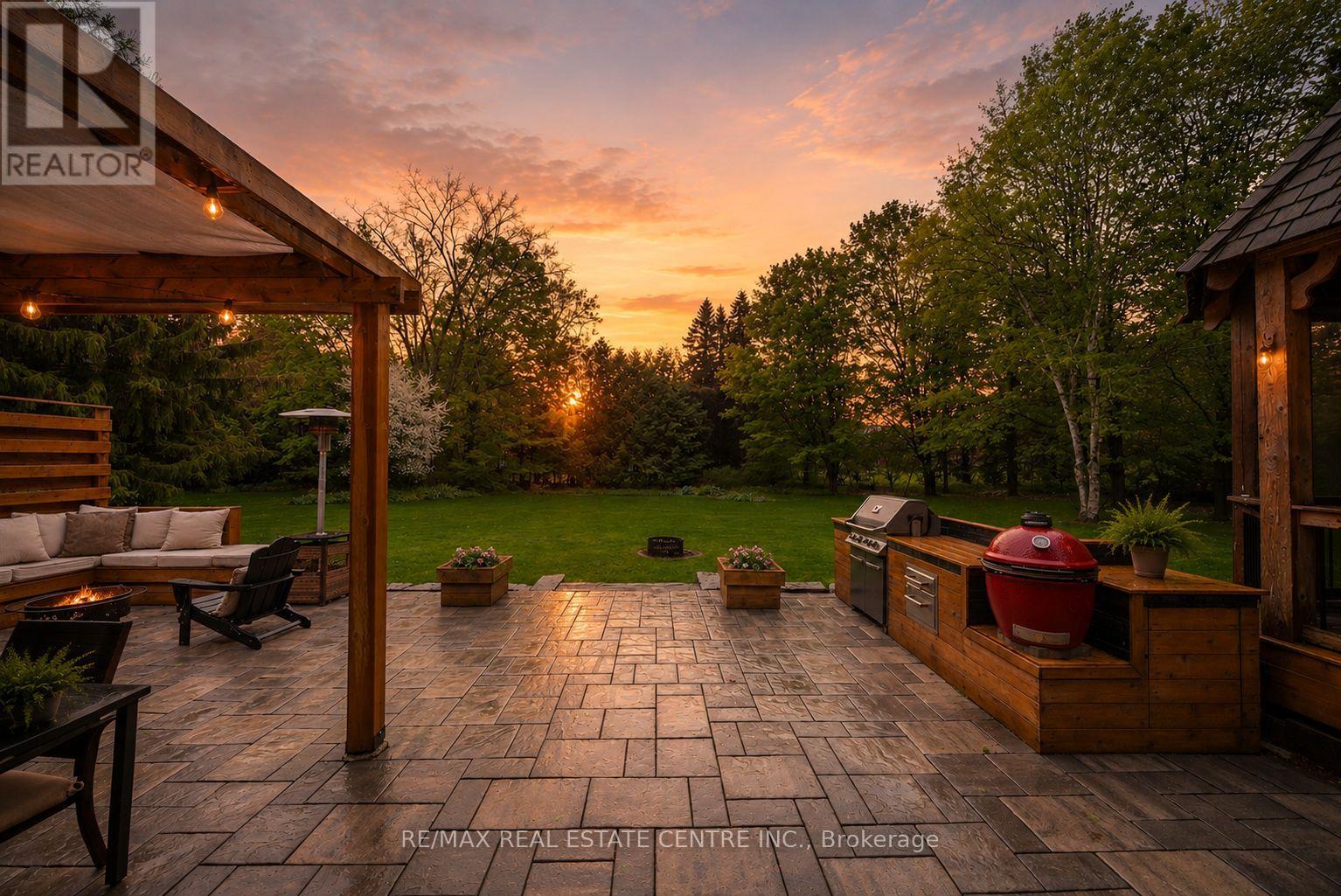 1684 VAUGHAN DRIVE - 46