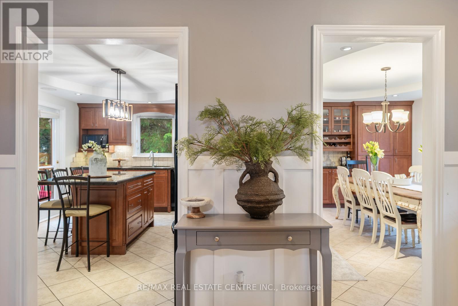 1684 VAUGHAN DRIVE - 7