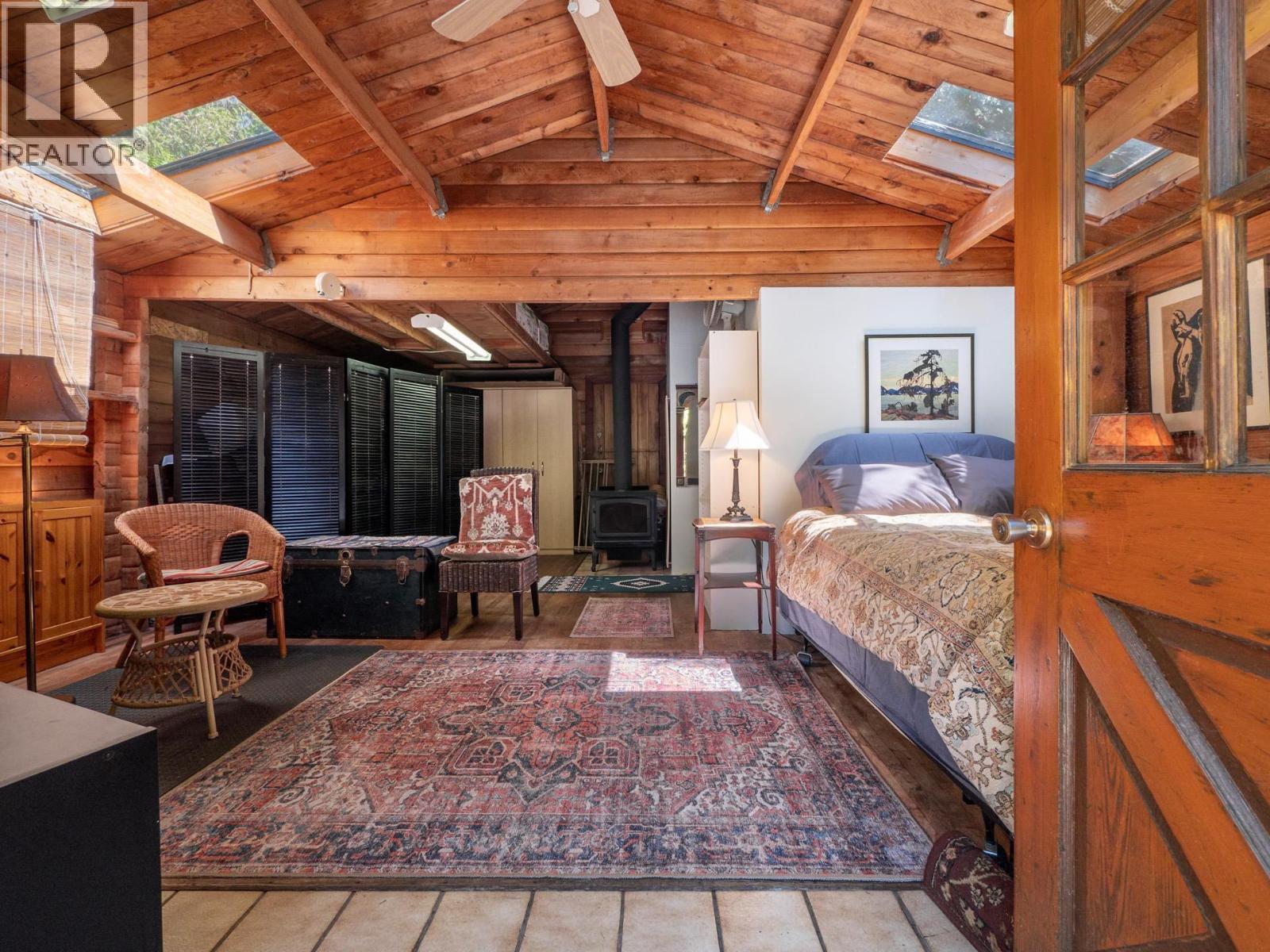 8626 REDROOFFS ROAD, Halfmoon Bay