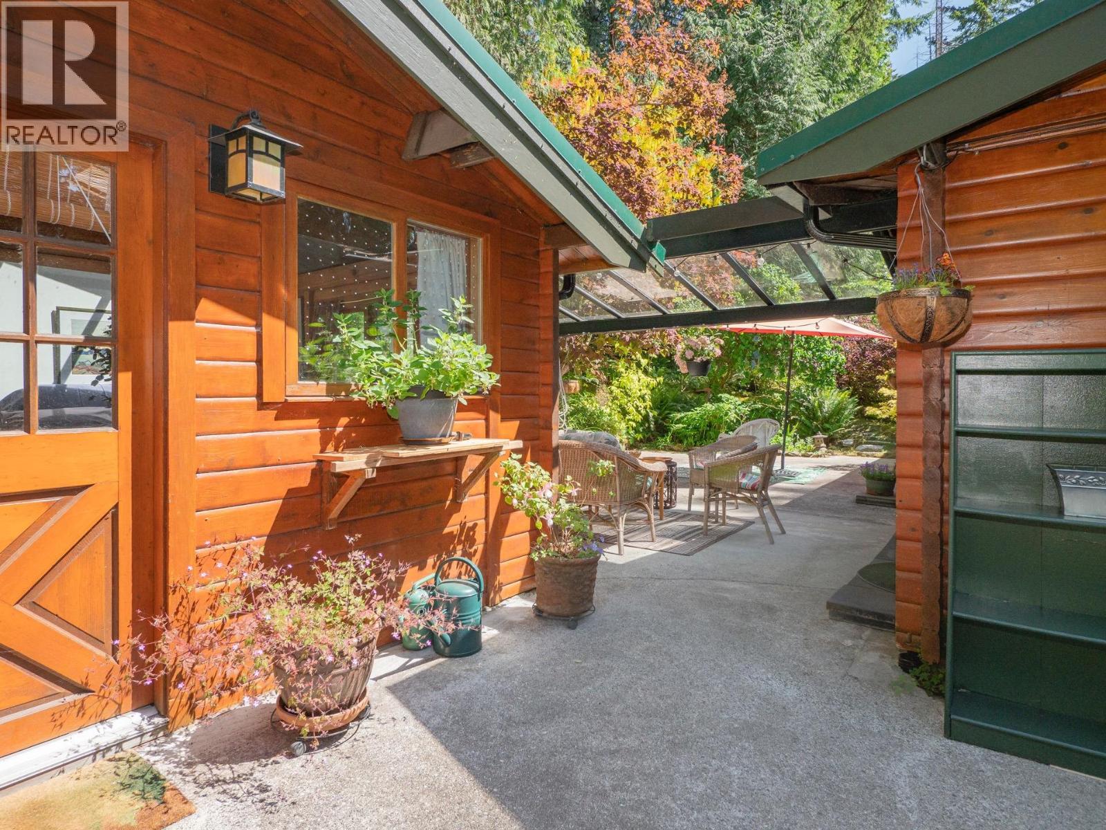 8626 REDROOFFS ROAD, Halfmoon Bay