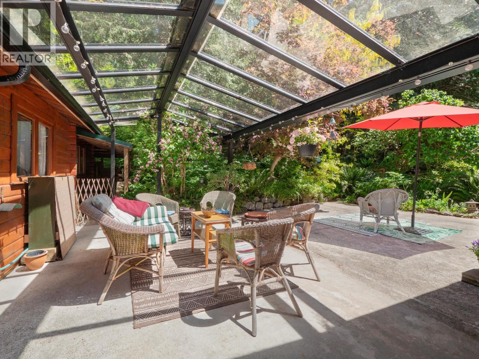 8626 REDROOFFS ROAD, Halfmoon Bay
