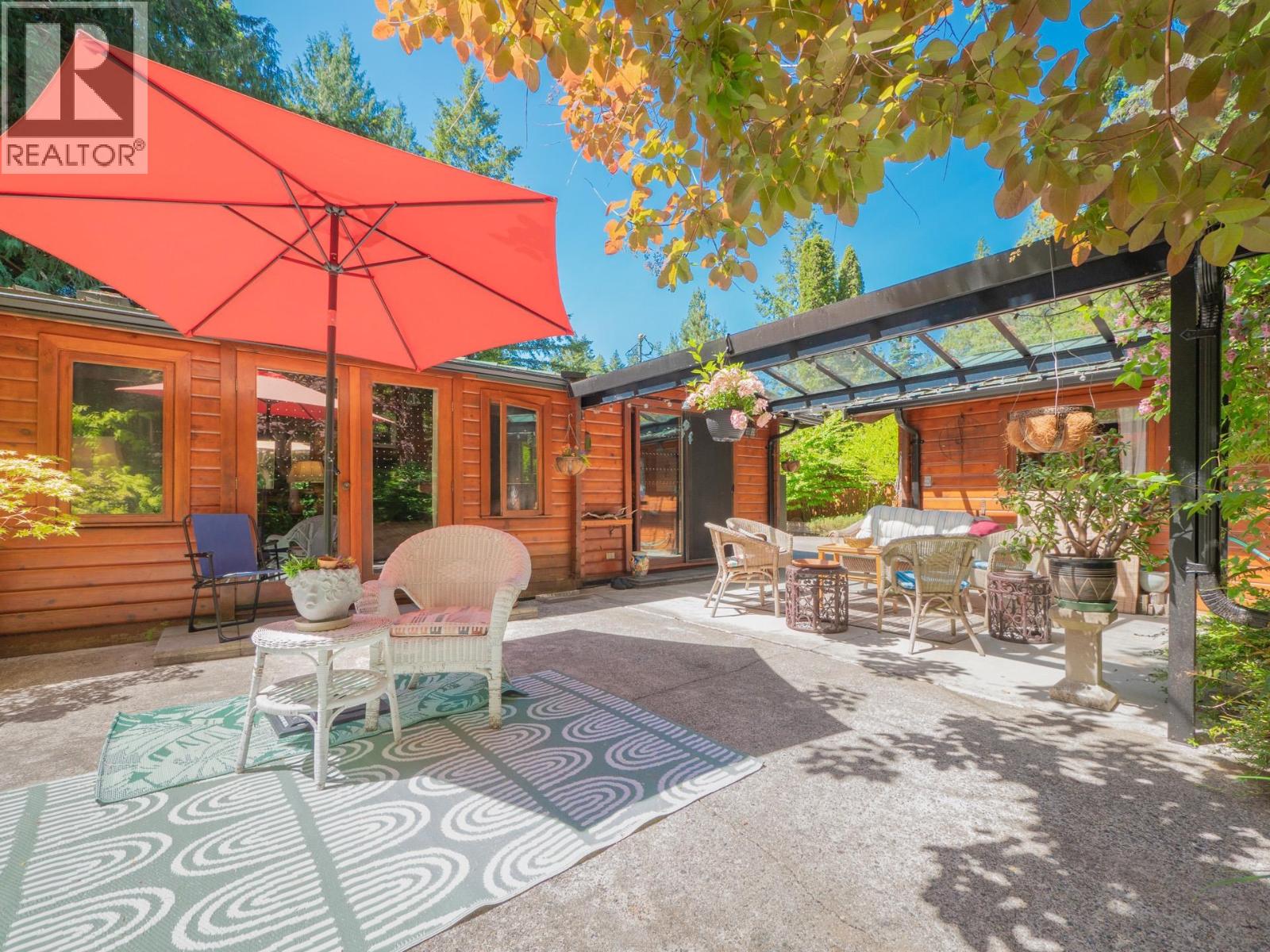 8626 REDROOFFS ROAD, Halfmoon Bay