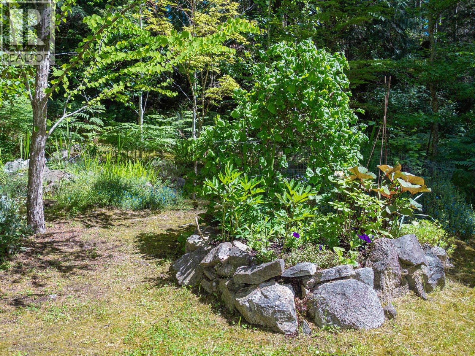 8626 REDROOFFS ROAD, Halfmoon Bay