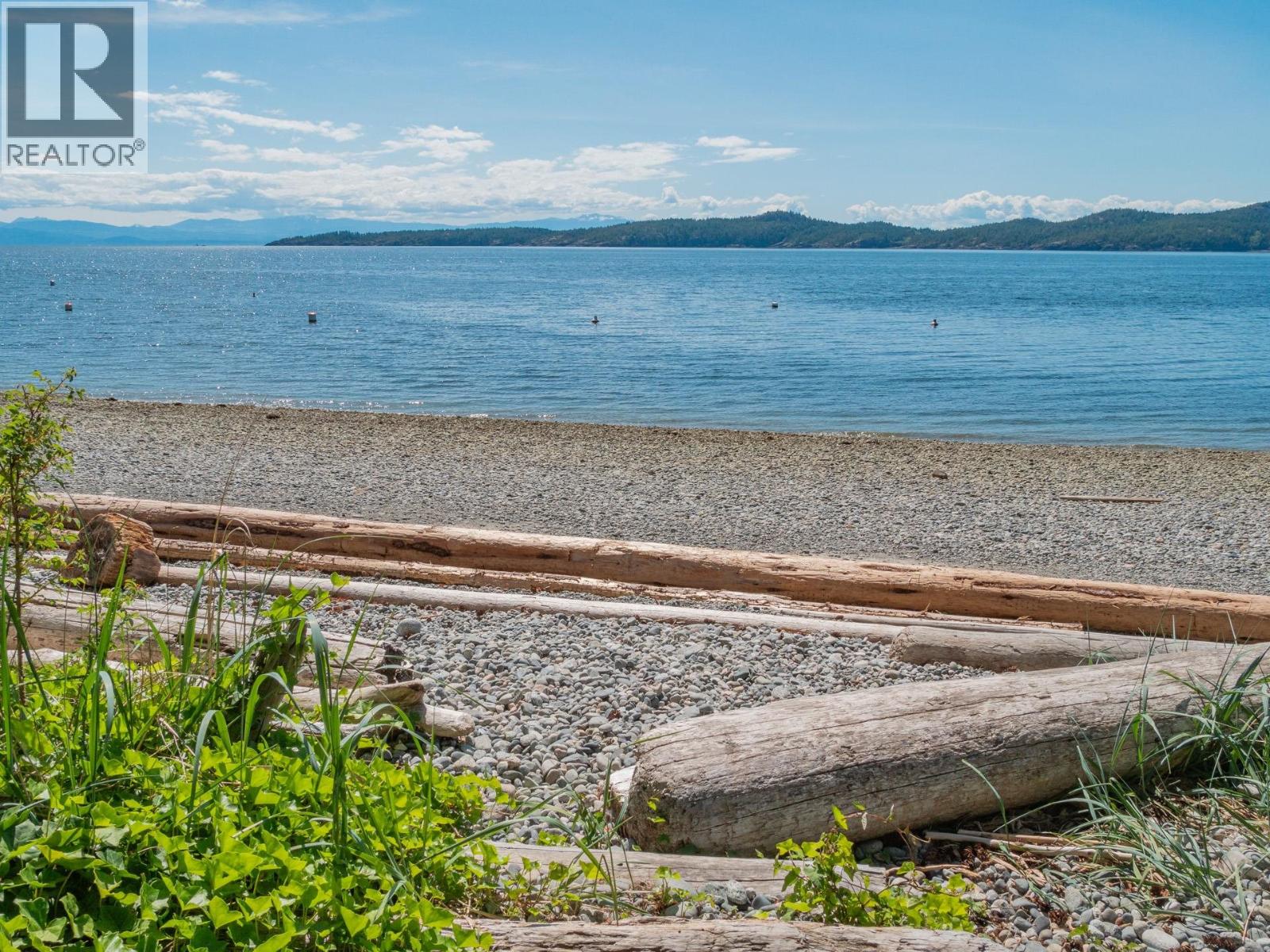 8626 REDROOFFS ROAD, Halfmoon Bay