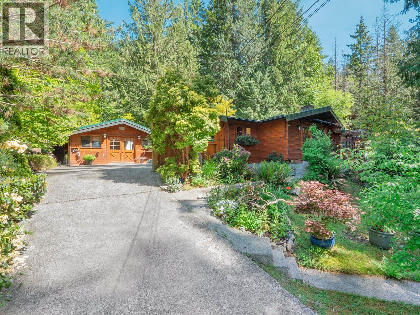 8626 REDROOFFS ROAD, Halfmoon Bay