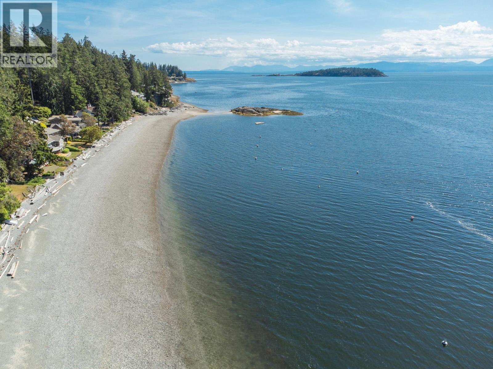 8626 REDROOFFS ROAD, Halfmoon Bay