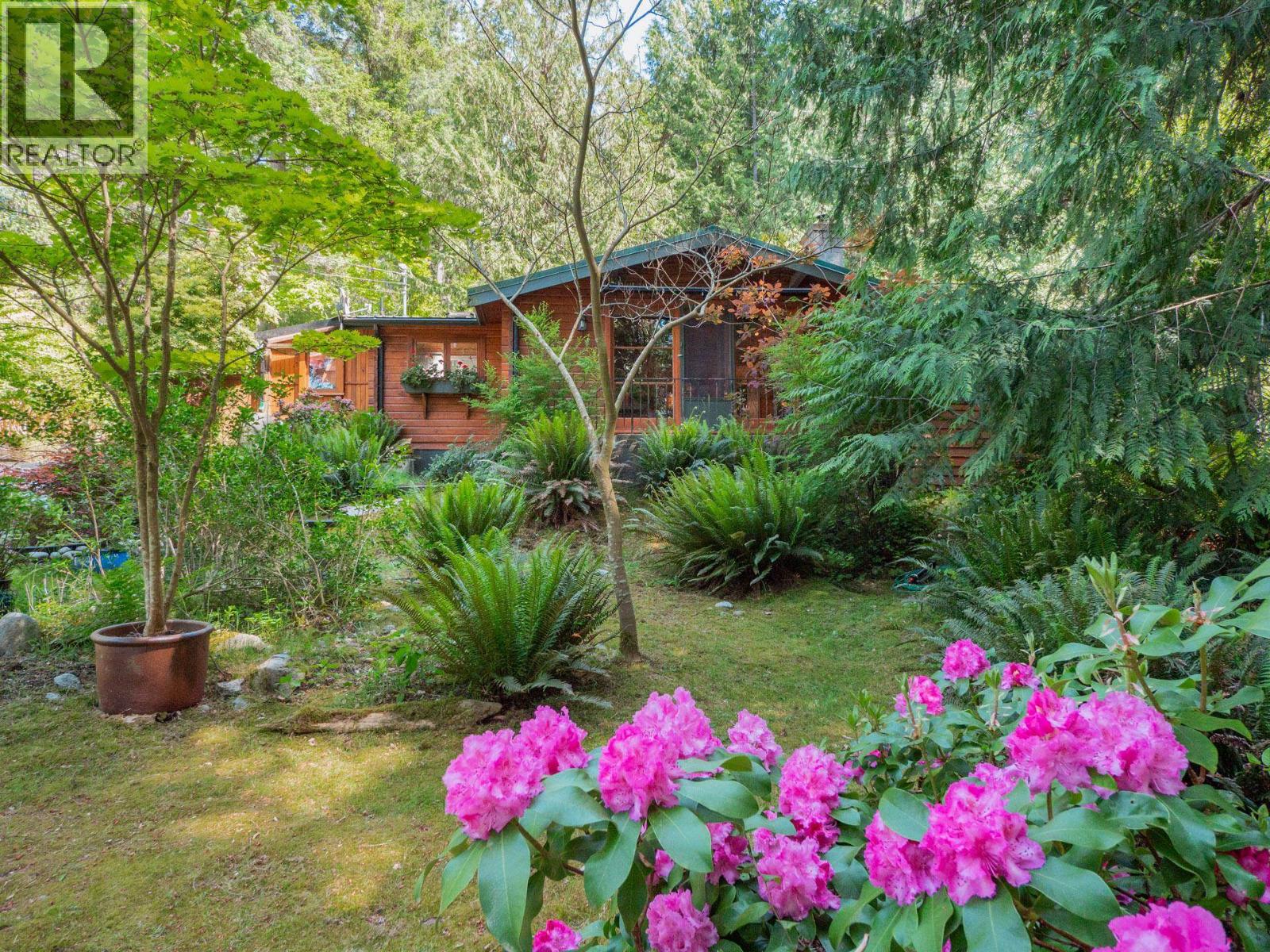 8626 REDROOFFS ROAD, Halfmoon Bay