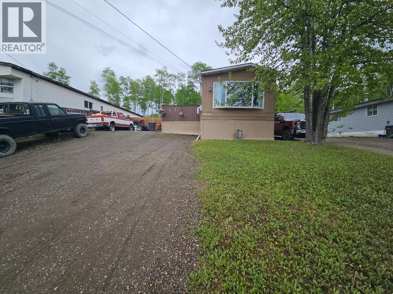 5256 45 Street SE - 2