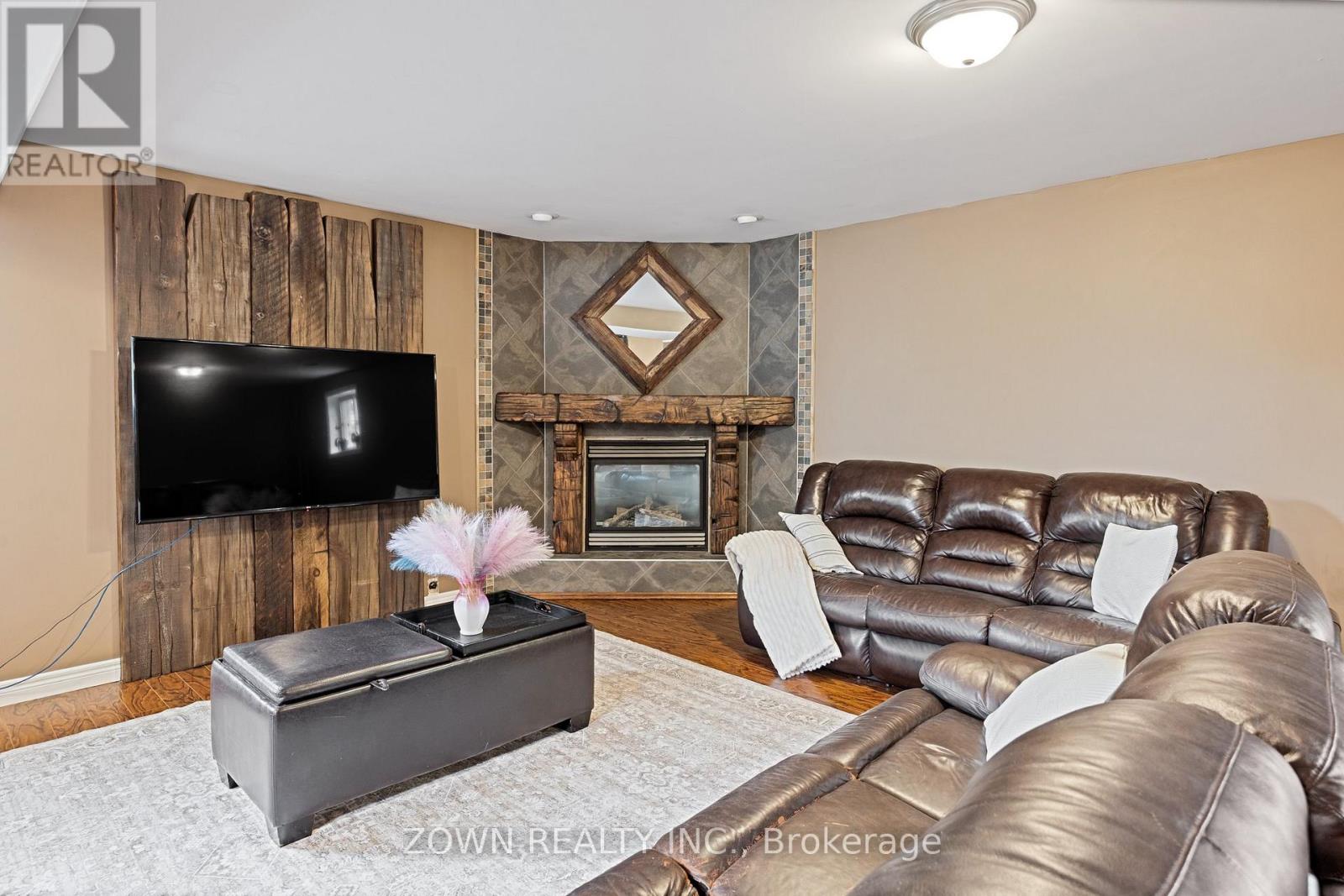 1433 GIRARD DRIVE - 18