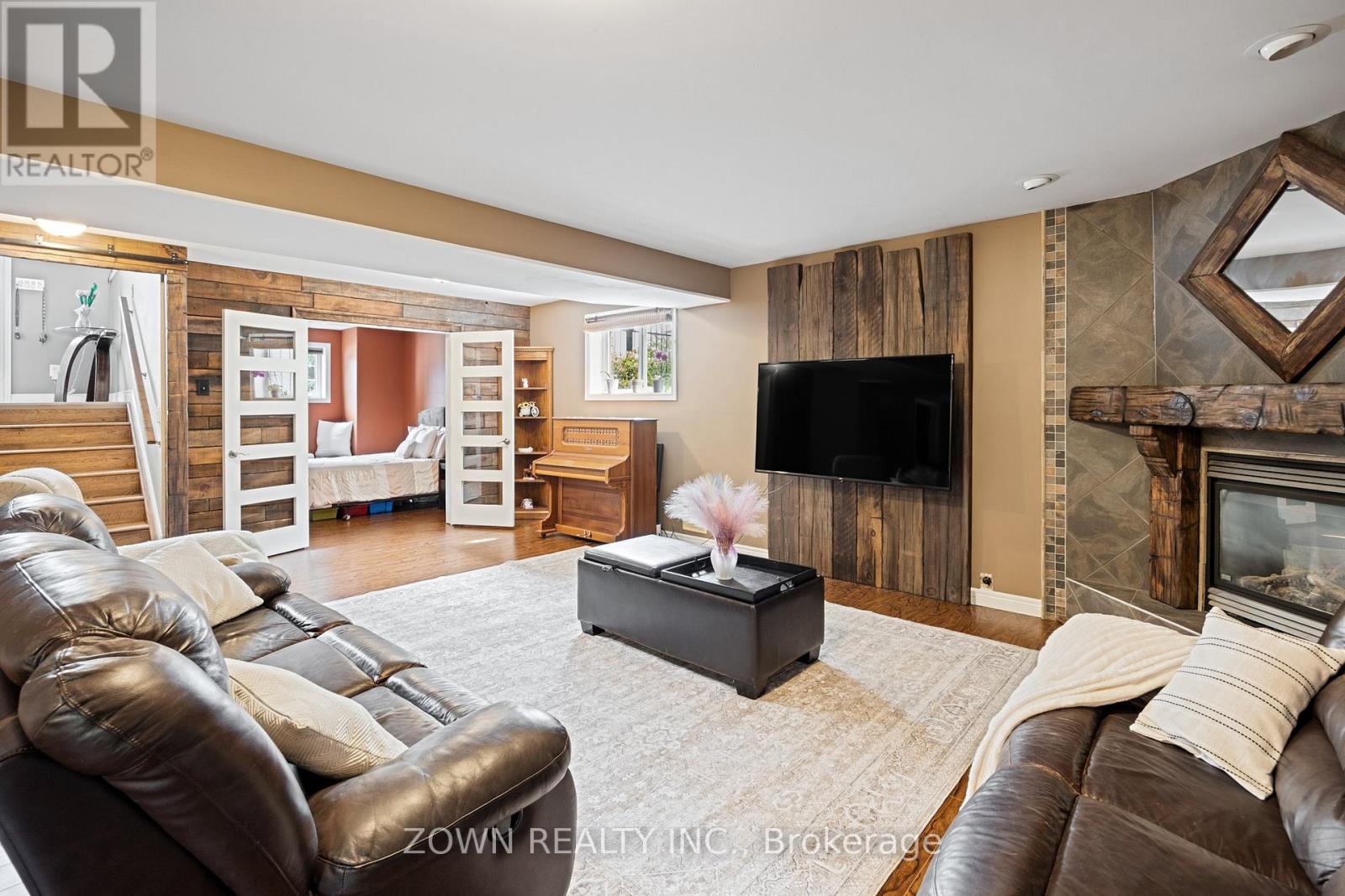 1433 GIRARD DRIVE - 19