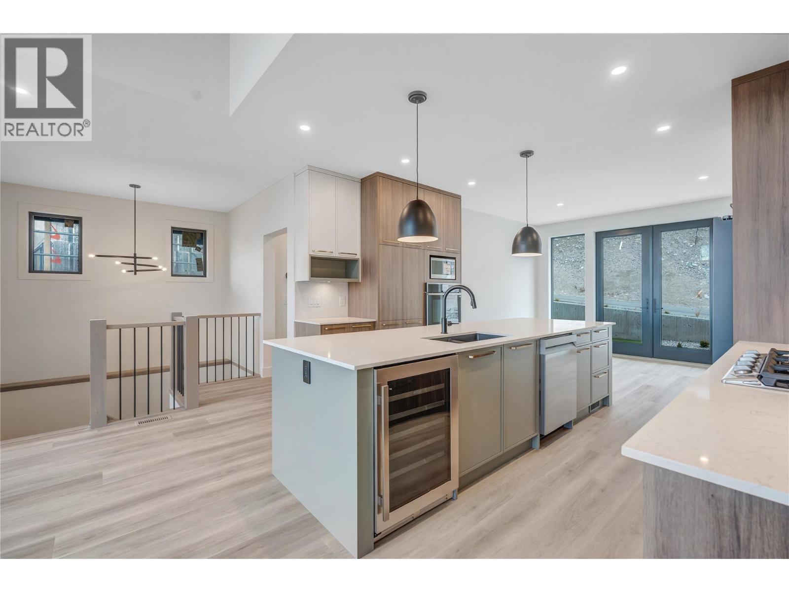 #101 1100 Antler Drive - 10