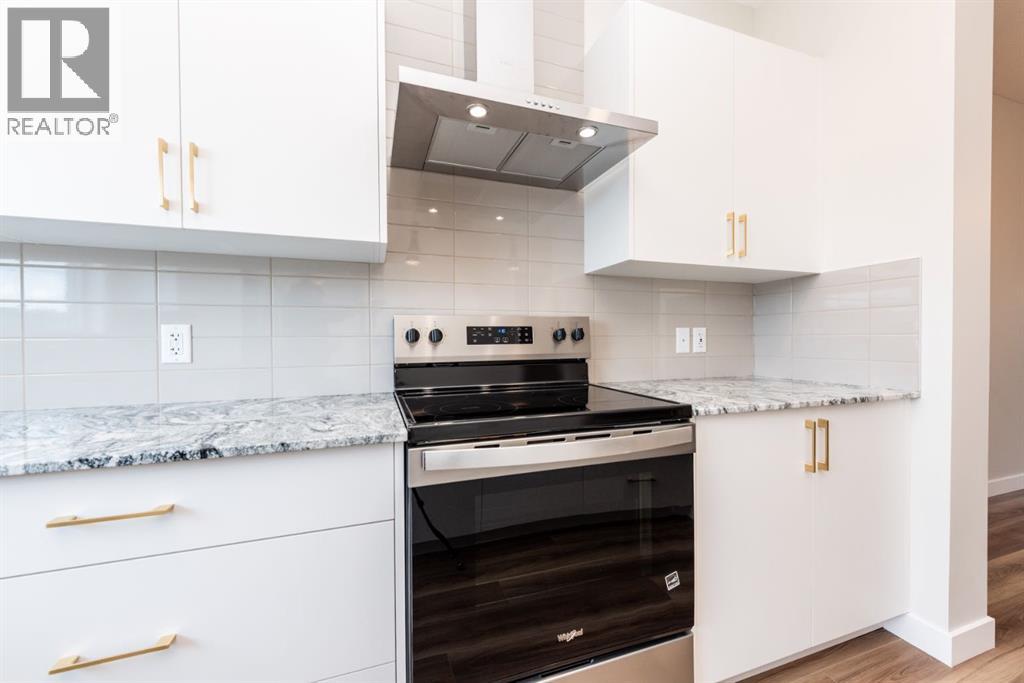 671 Wolf Willow Boulevard SE - 14