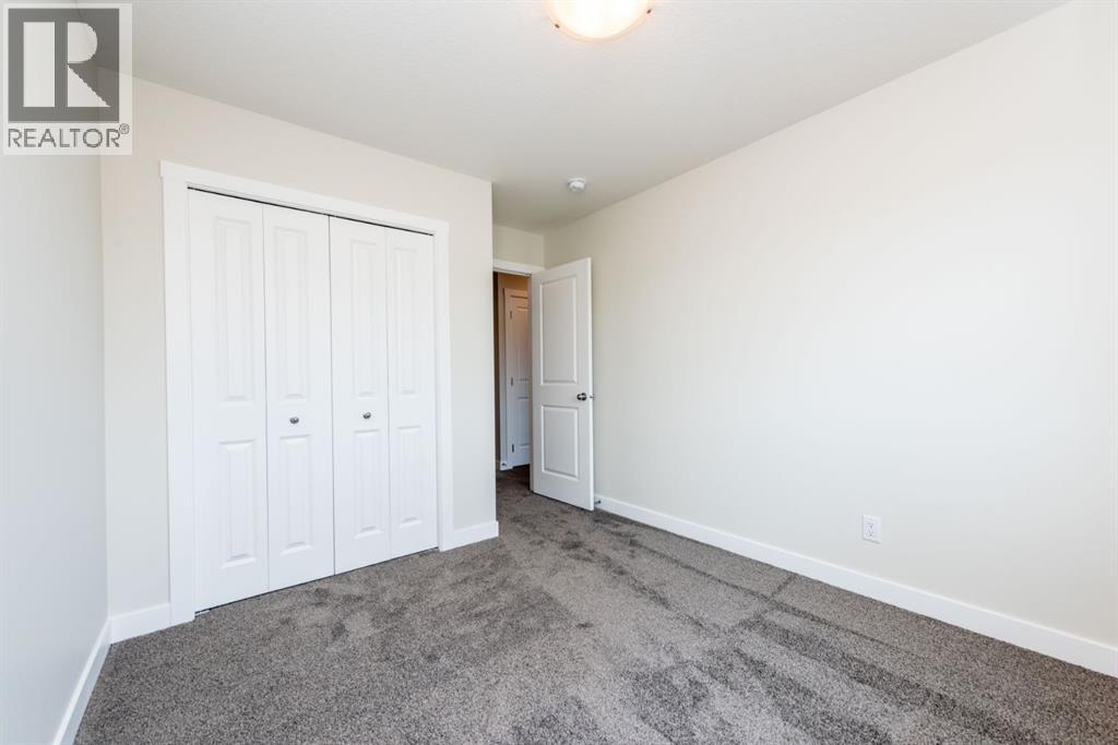 671 Wolf Willow Boulevard SE - 33