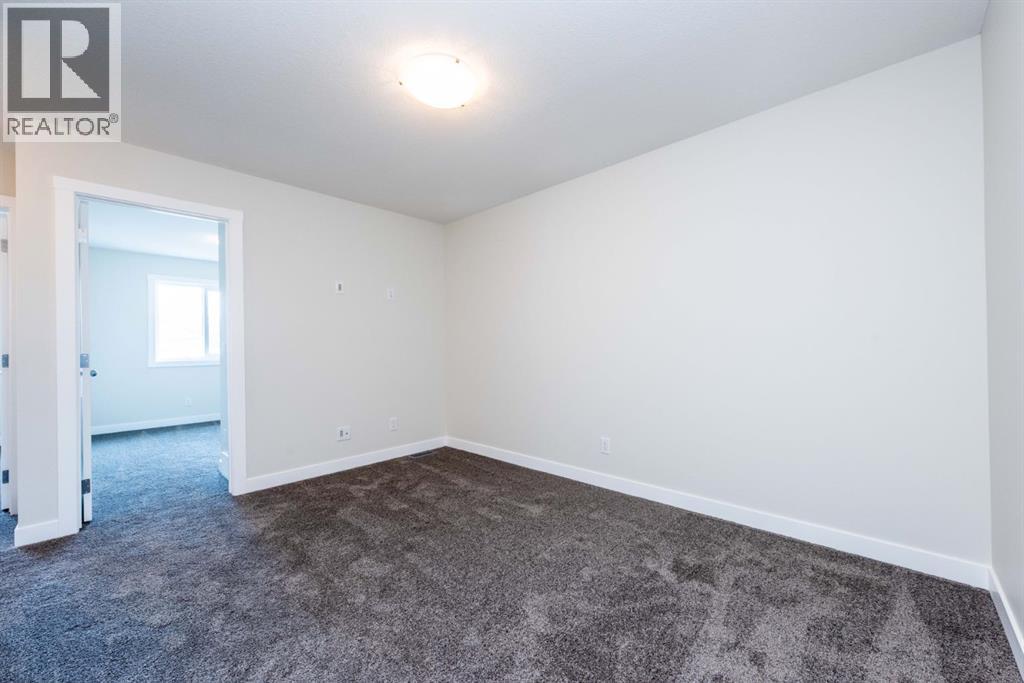 671 Wolf Willow Boulevard SE - 26