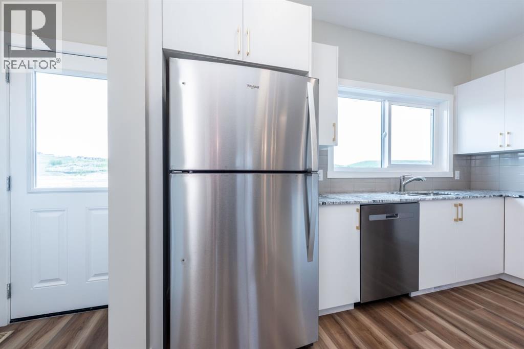 671 Wolf Willow Boulevard SE - 16