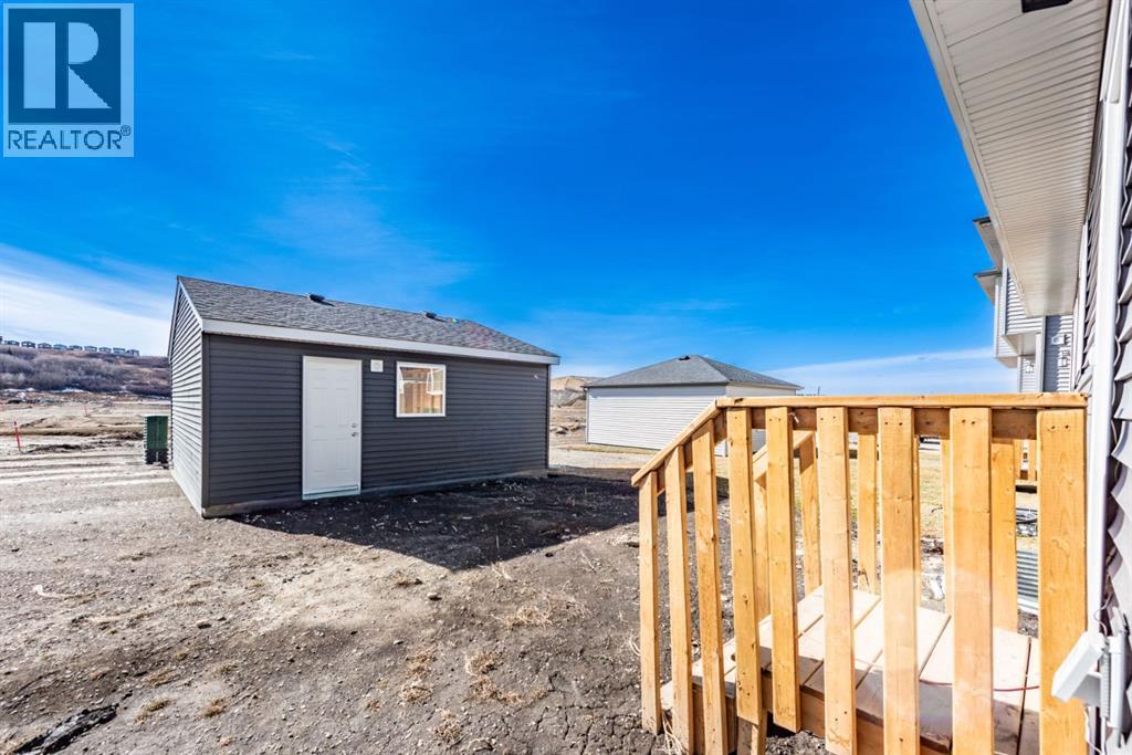 671 Wolf Willow Boulevard SE - 4