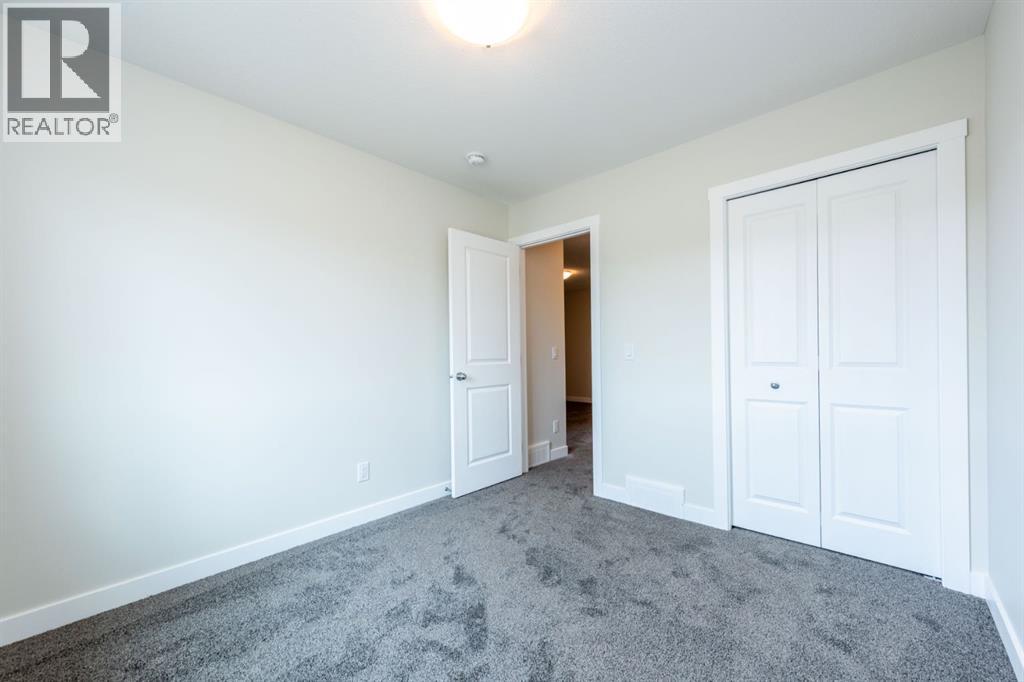 671 Wolf Willow Boulevard SE - 31