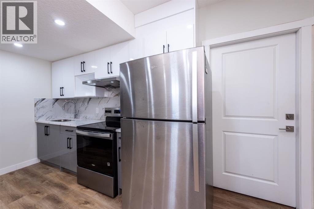 671 Wolf Willow Boulevard SE - 35
