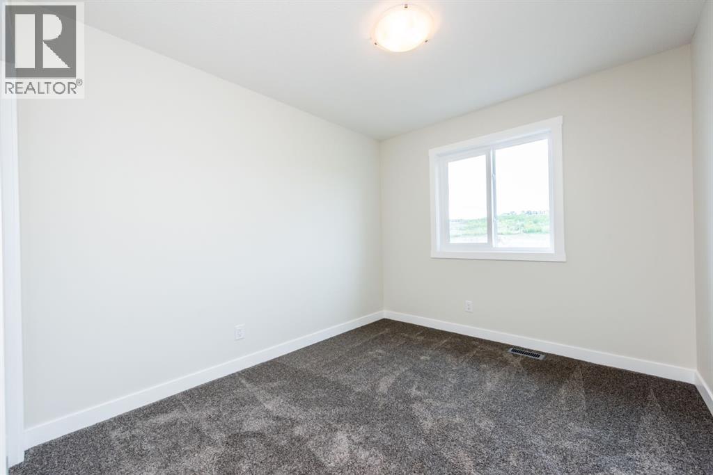 671 Wolf Willow Boulevard SE - 30