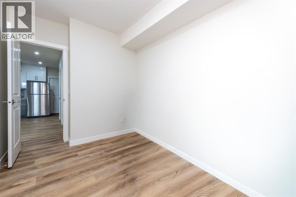 671 Wolf Willow Boulevard SE - 40