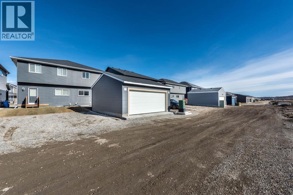 671 Wolf Willow Boulevard SE - 5