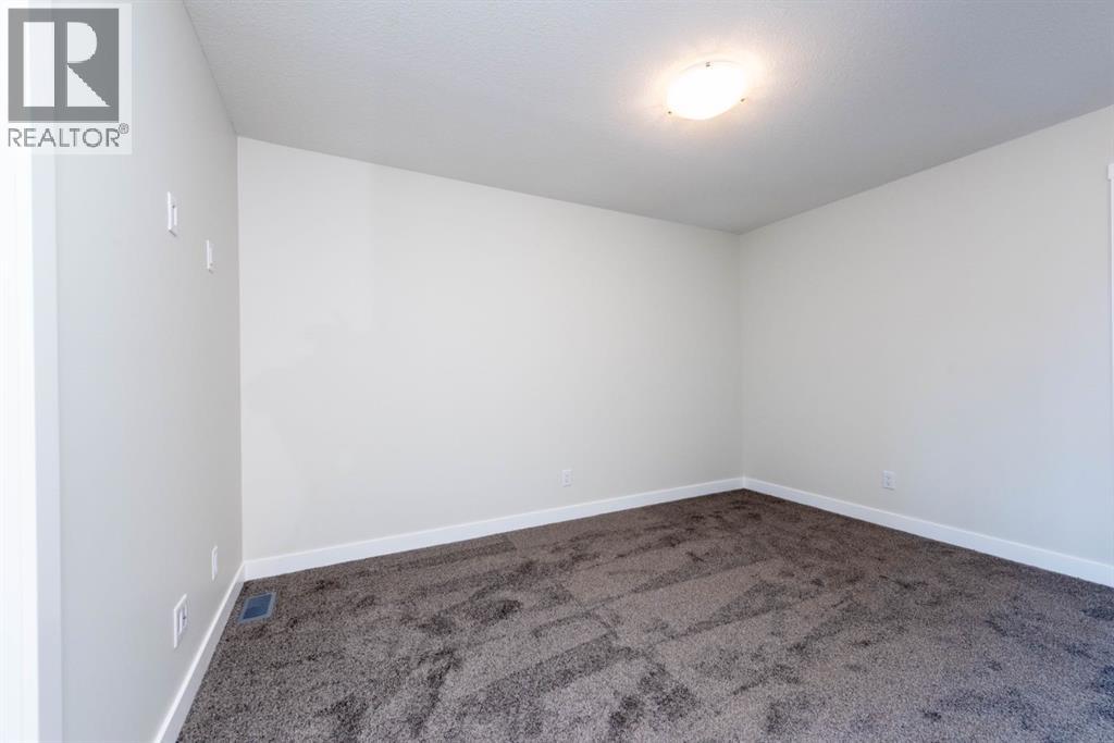 671 Wolf Willow Boulevard SE - 27