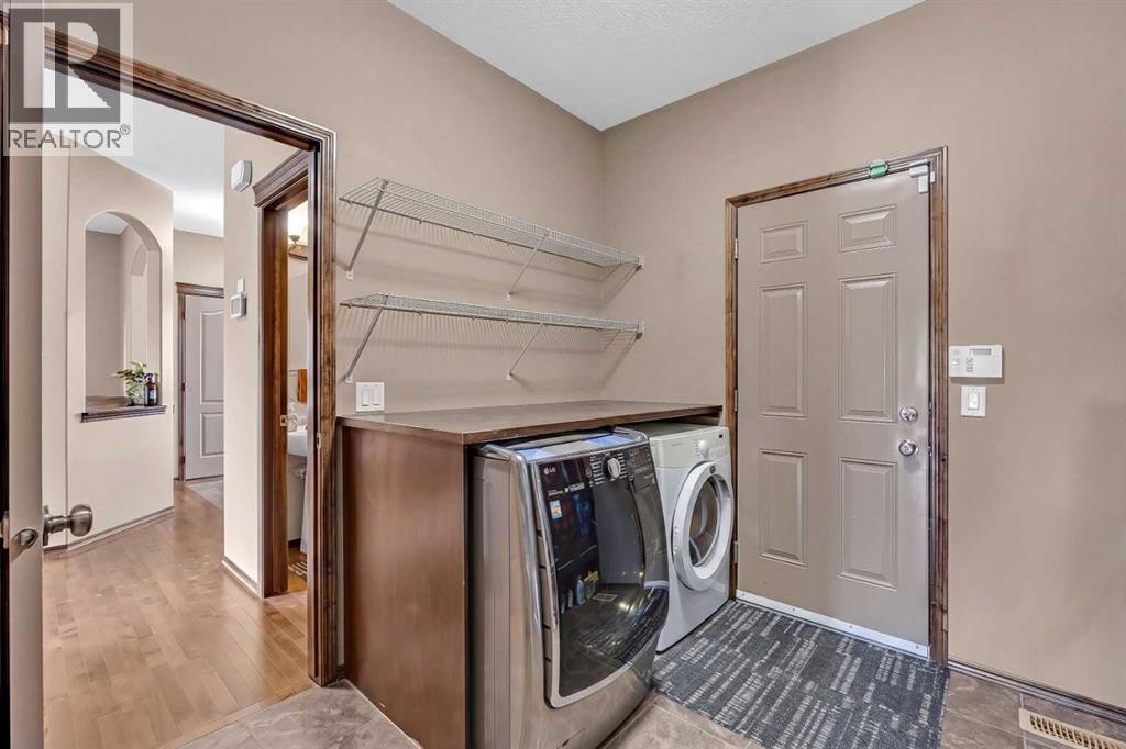92 Everoak Close SW - 18
