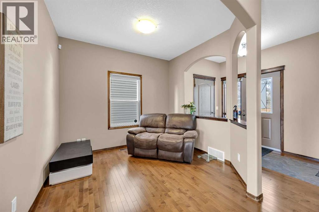 92 Everoak Close SW - 4
