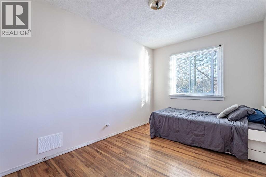 1511 28 Avenue SW - 16