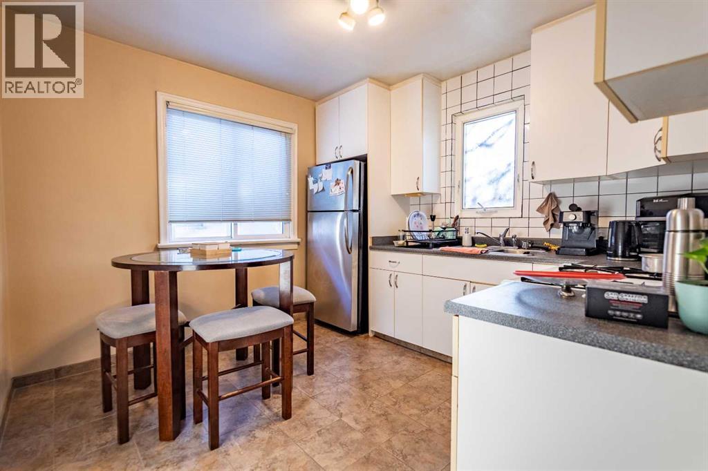 1511 28 Avenue SW - 23
