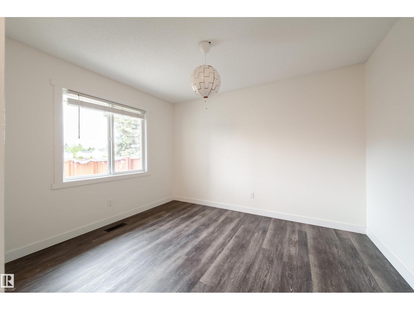 5642 148 ST NW - 17