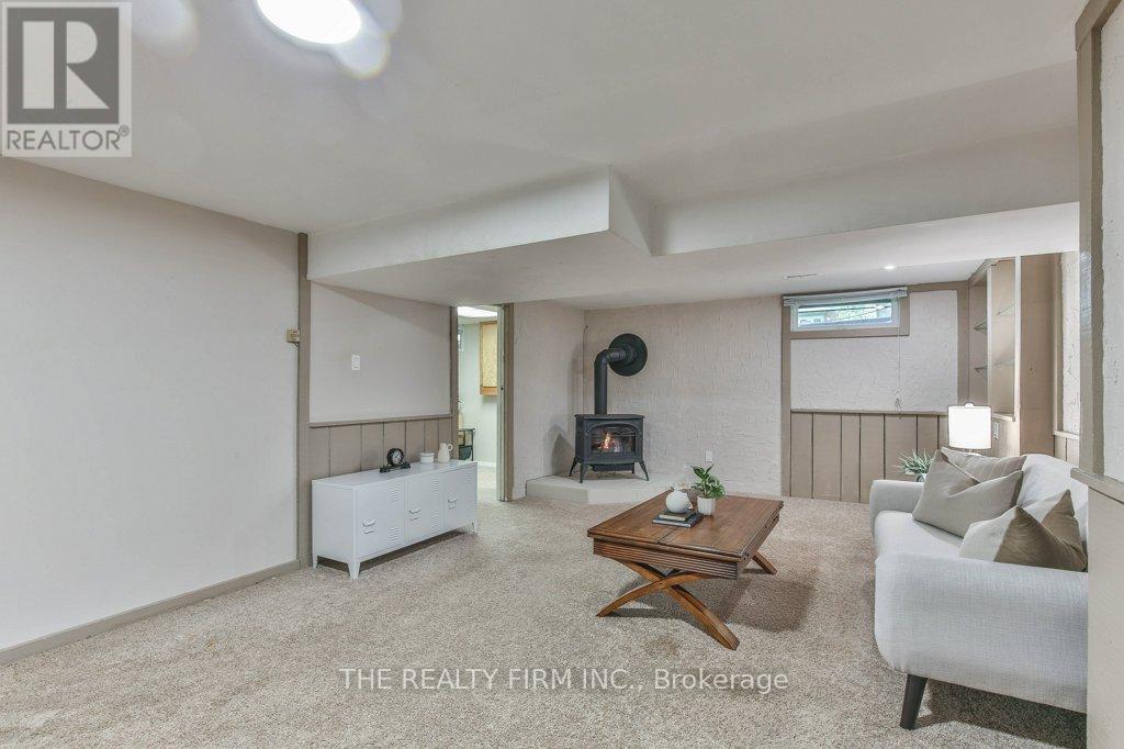 1584 ALDERSBROOK ROAD - 37