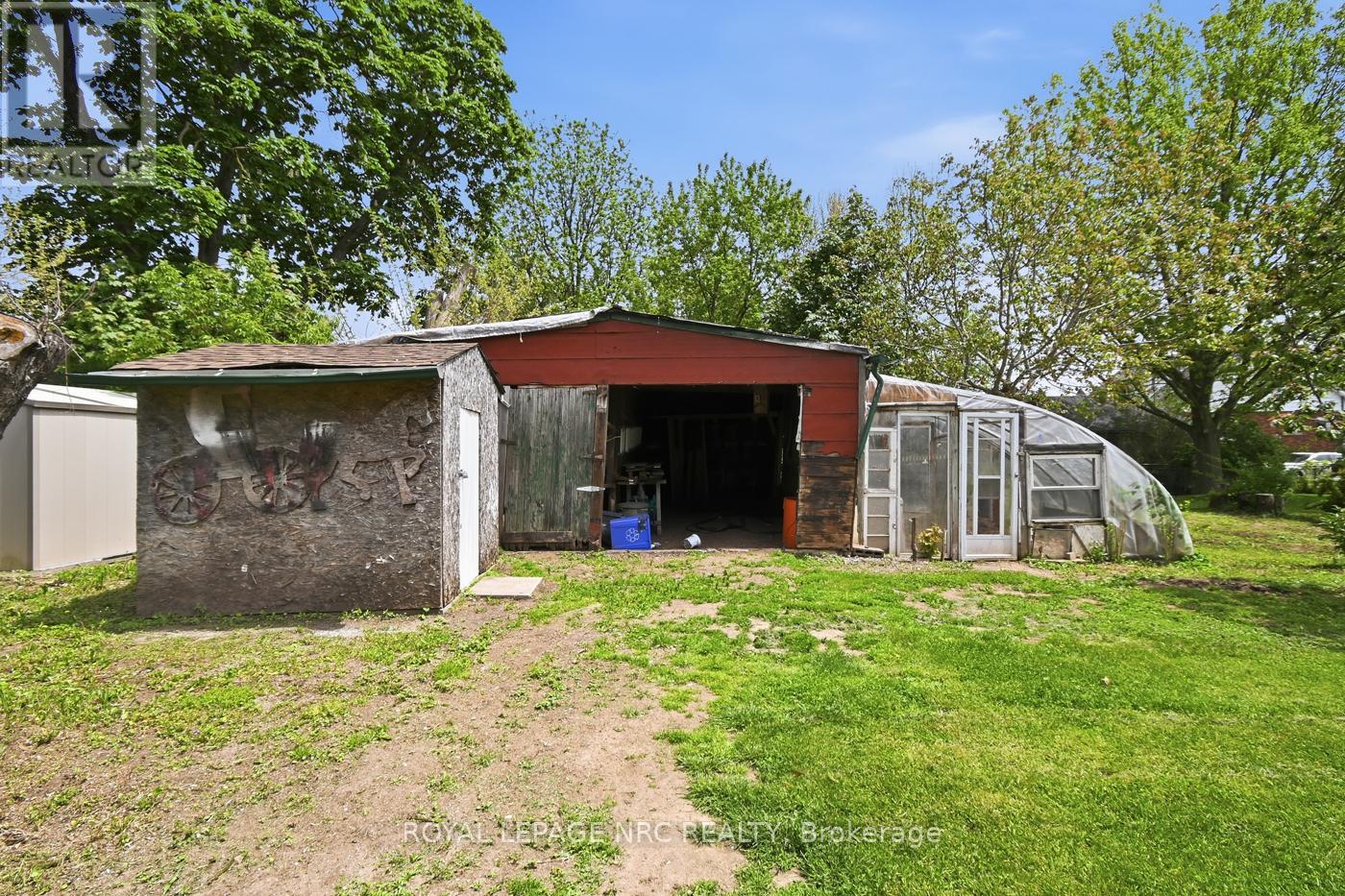 6010 CARLTON AVENUE - 32