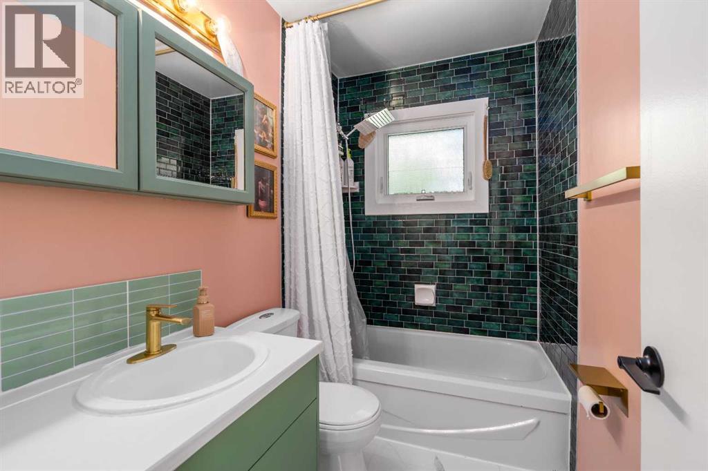 304 Blackthorn Road NW - 11
