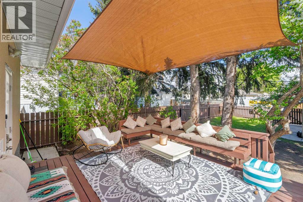 304 Blackthorn Road NW - 23