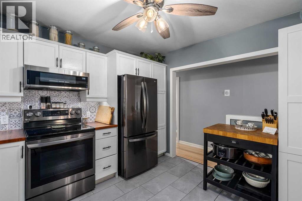 304 Blackthorn Road NW - 10