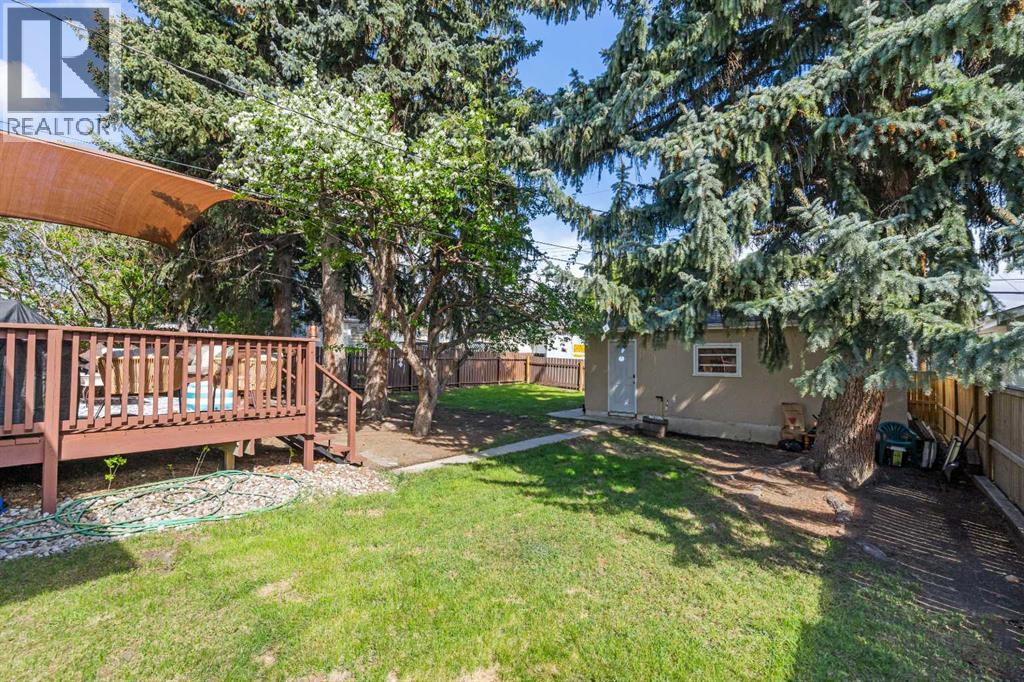 304 Blackthorn Road NW - 27